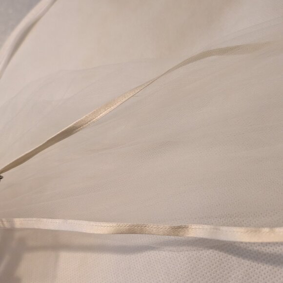 Scout Bridal Mystic Wedding Dress with Veil included sz2 - Picture 4 of 9